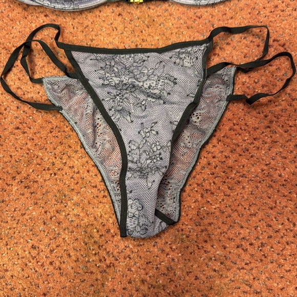 Victoria secrets lingerie set - Picture 2 of 6